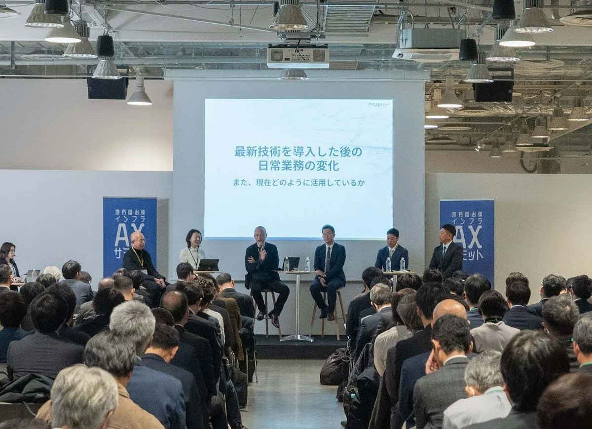 Session 1「ベテラン引退後も水道を守る」に登壇した水道事業担当者と天地人COOのパネルディスカッションの様子